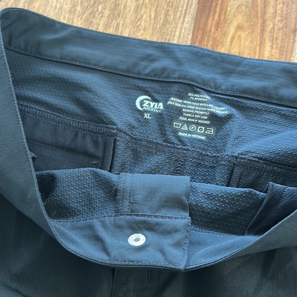 Zyia shorts XL - Picture 3 of 3